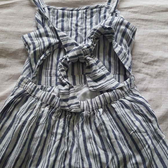 Hollister tie back romper - Picture 3 of 4